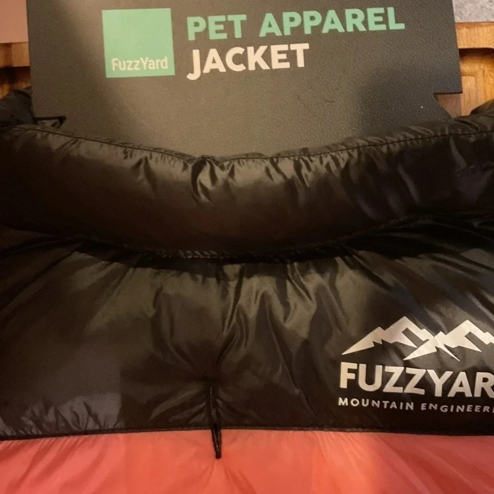 Fuzzyard Pet Apparel puffer jacket size 5. Front closure. Best for fall/winter.